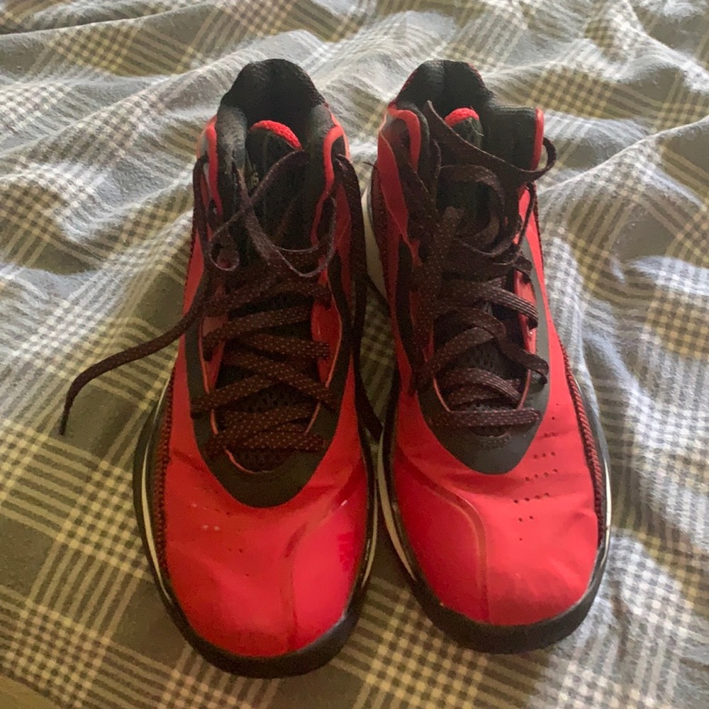 Men’s basketball shoes